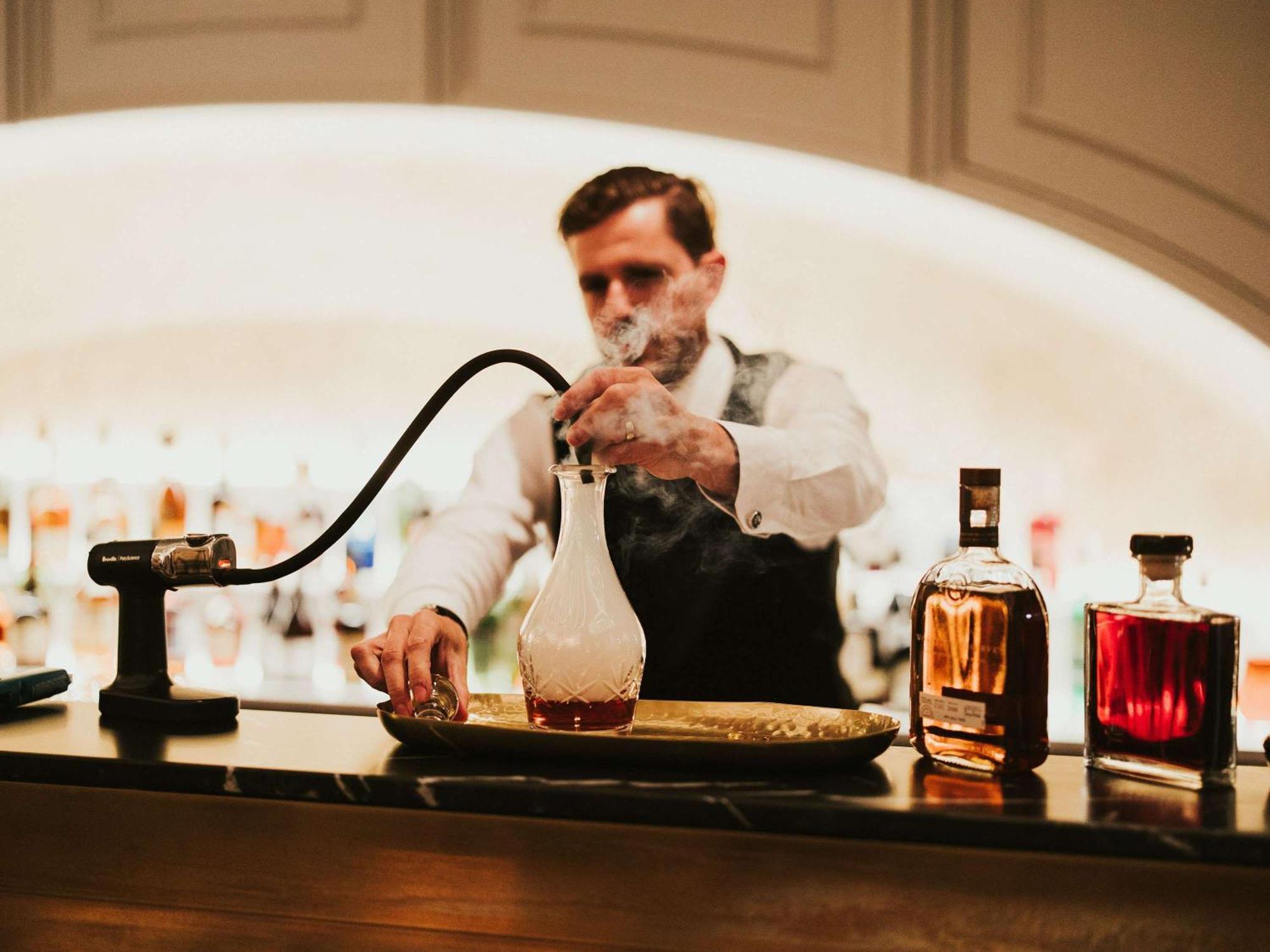 The Playford Adelaide - Mgallery Luaran gambar A bartender at work