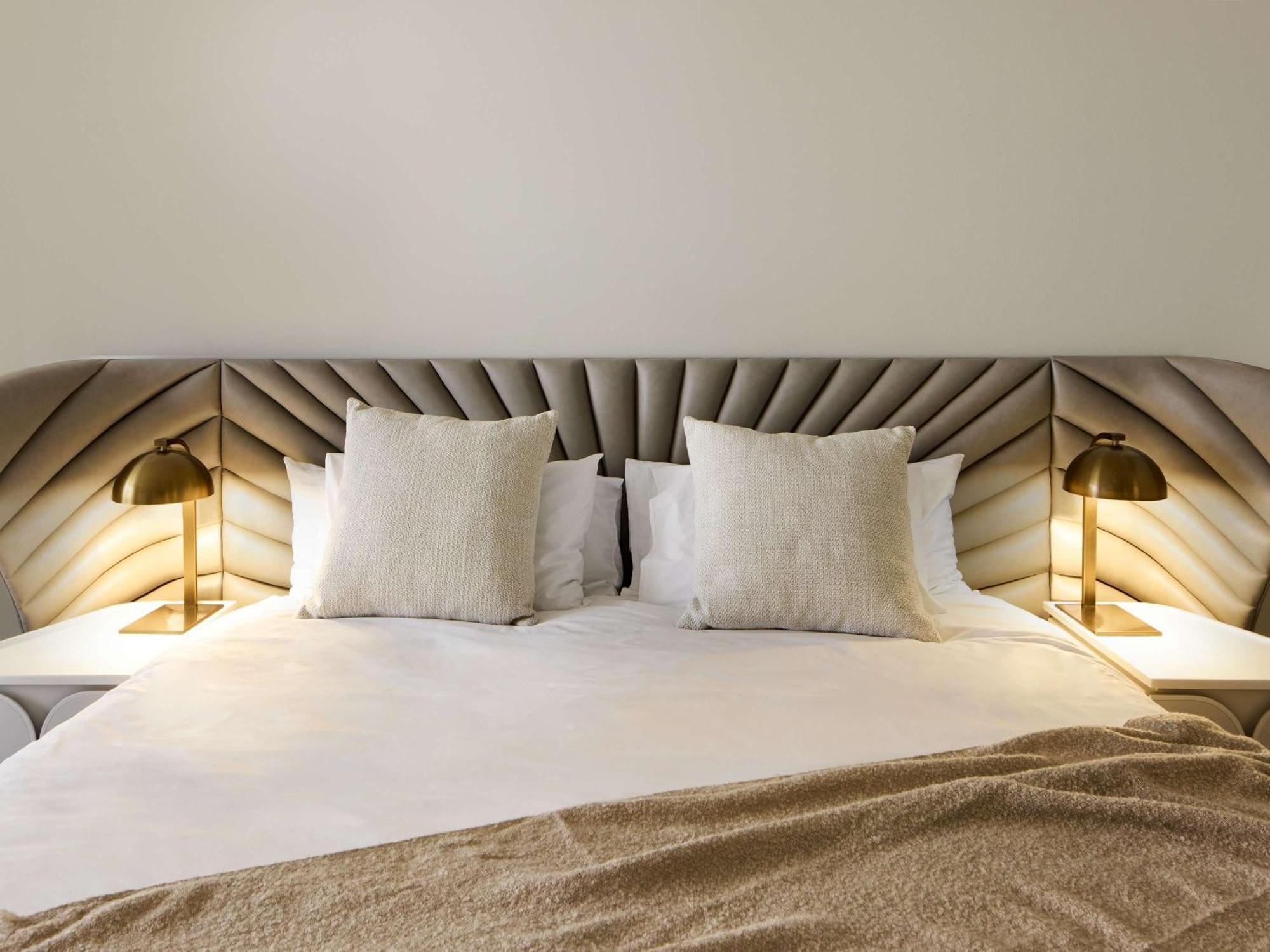 The Playford Adelaide - Mgallery Luaran gambar A bed with a headboard