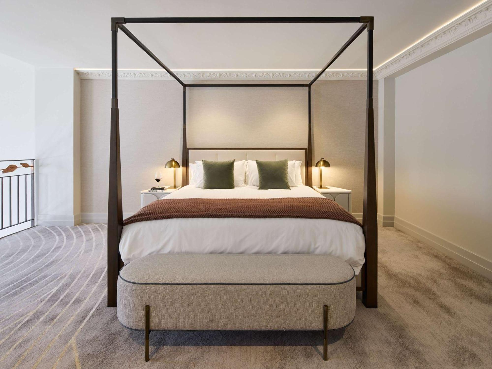 The Playford Adelaide - Mgallery Luaran gambar A four-poster bed